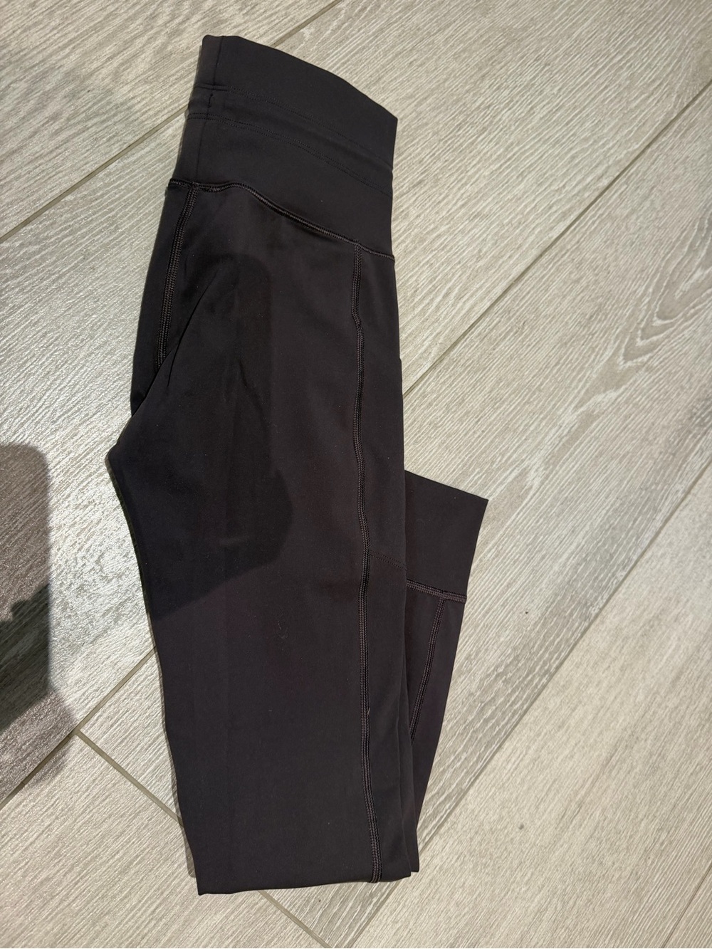 Vuori High-Waist Sangria Active Leggings with Drawstring - Picture 6 of 7